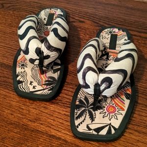 Farm Rio flip flop sandals